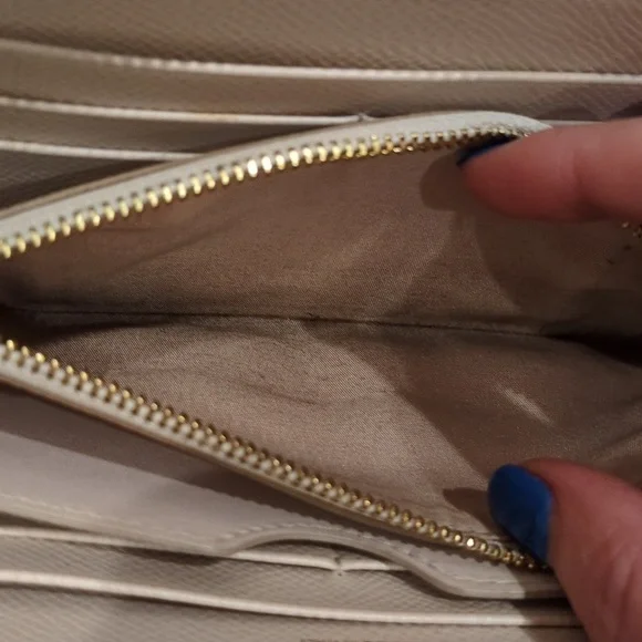 Salvatore Ferragamo Cream Beige Zip Around Wallet With Box - Picture 12 of 17